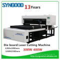 Cortador laser de madeira 400w Syngood 1200 * 1800 400w para o molde da placa da espuma